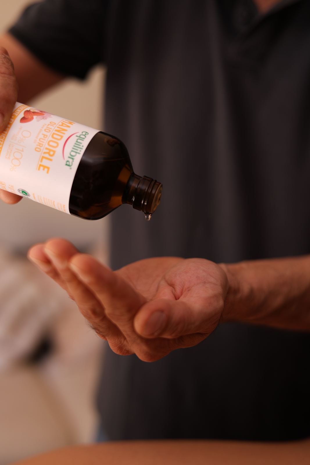 Olio di mandorle puro utilizzato durante i trattamenti